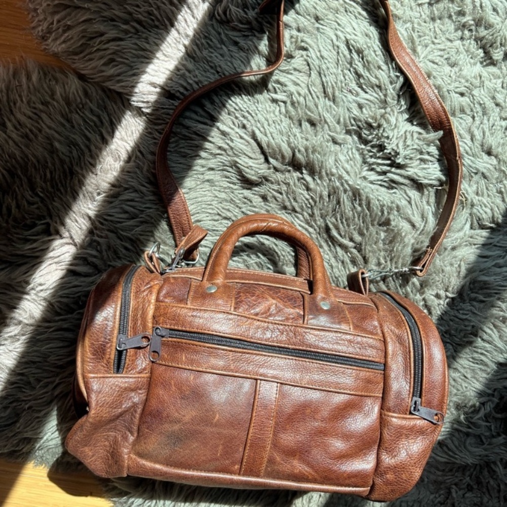 Leather shoulder bag